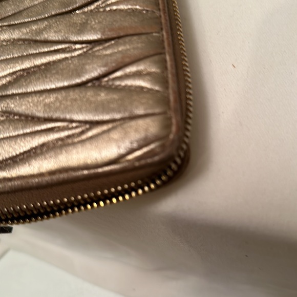 MIU MIU gold leather wallet with top zipper . - Picture 13 of 15